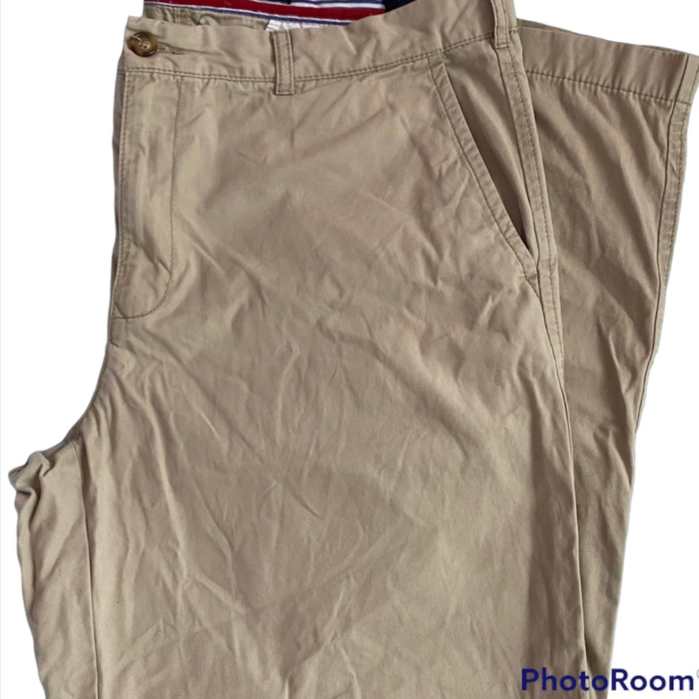 Men’s classic fit Tommy Hilfiger khaki pants